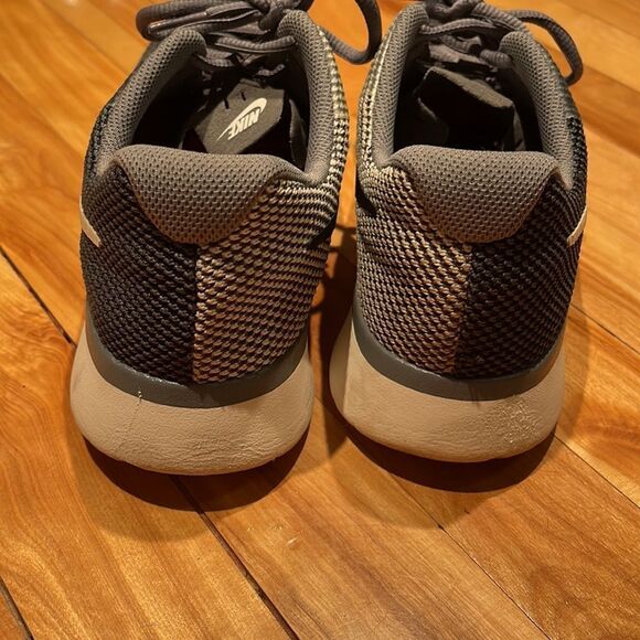 Nike VH2 shades of gray fabric low lace up sneakers. Size 8.5 - Picture 3 of 6